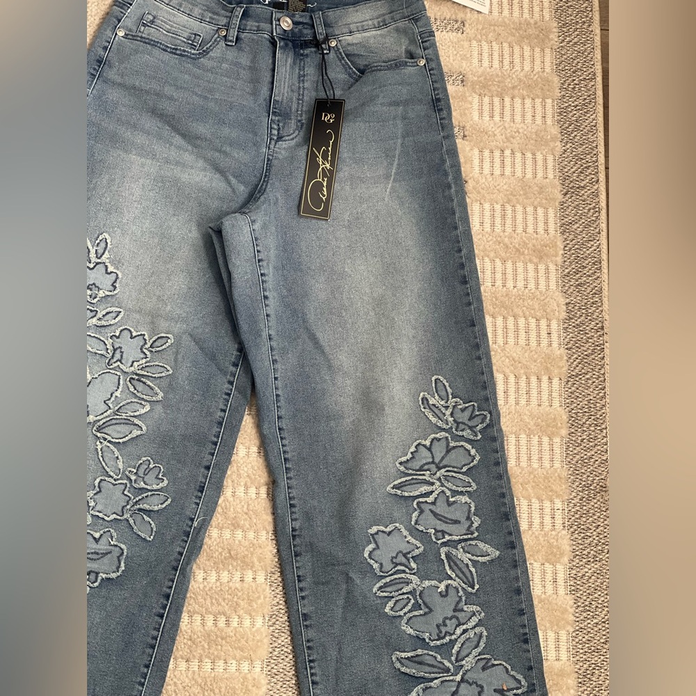 NWTS DG2 by Diane Gilman Any 3/$28 w/$4.99 ship  Floral Embroidered Cropped Jean - Picture 9 of 15